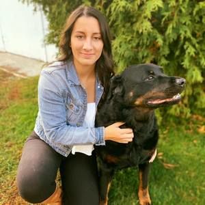 Meet your Posher, Dana